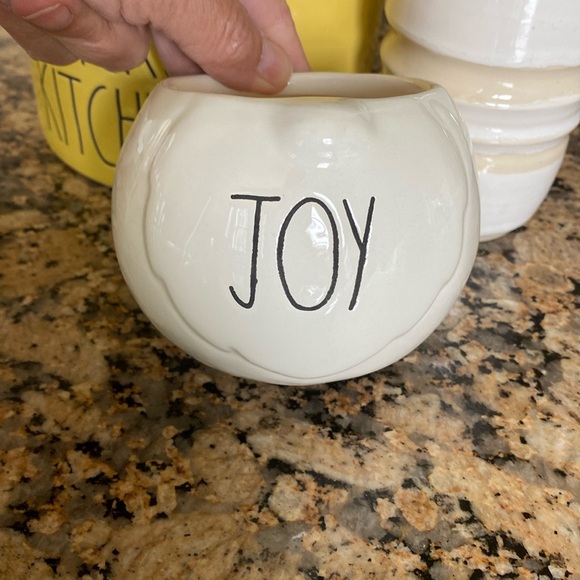 Rae Dunn JOY Candle - Picture 1 of 3